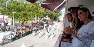 Mara Lezama y el pueblo chetumaleño presencian desfile cívico-militar