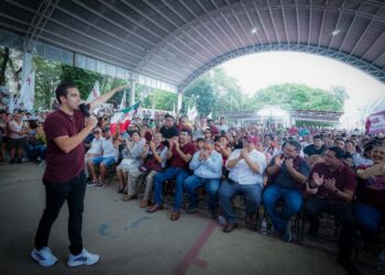 Más de dos mil personas respaldan Gino Segura en Playa del Carmen