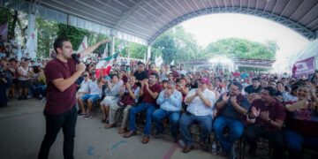Más de dos mil personas respaldan Gino Segura en Playa del Carmen