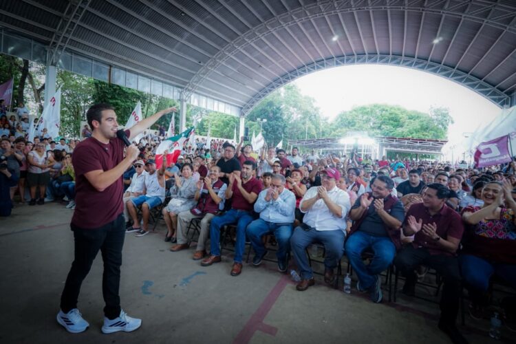 Más de dos mil personas respaldan Gino Segura en Playa del Carmen