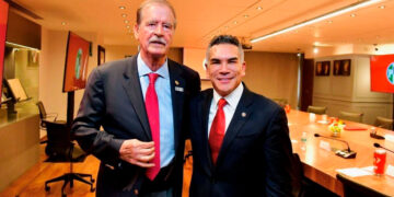 Señala Morena “reorganización de la mafia del poder” tras reunión de Fox y Alito