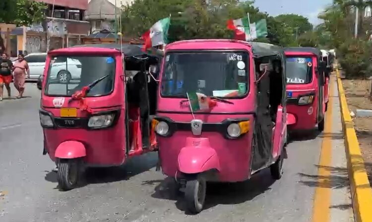 Mototaxistas paralizan zonas de Cancún por incendio de vehículos