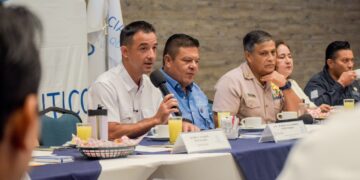 Pablo Gutiérrez coordina retiro de embarcaciones abandonadas en la Laguna Nichupté