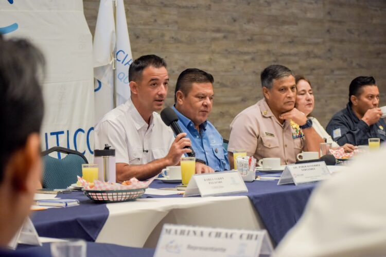 Pablo Gutiérrez coordina retiro de embarcaciones abandonadas en la Laguna Nichupté