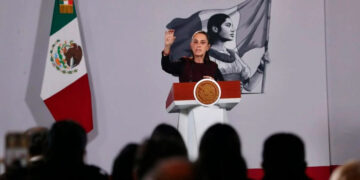 Peligro digital; advierte Sheinbaum propagación de información falsa en redes sociales por la IA