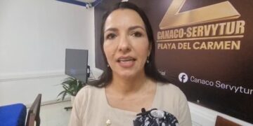 Rinde protesta directiva de Canaco en Playa del Carmen, seis meses después de electa