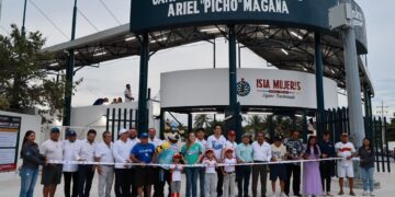 Sueño cumplido; Atenea Gómez estrena el primer campo de béisbol infantil en Quintana Roo