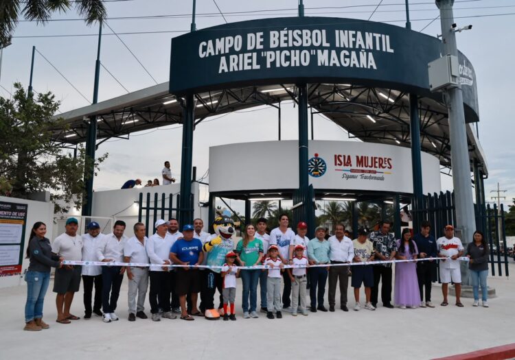 Sueño cumplido; Atenea Gómez estrena el primer campo de béisbol infantil en Quintana Roo