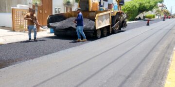 Transforman vialidades; Atenea Gómez pavimenta más calles de Isla Mujeres