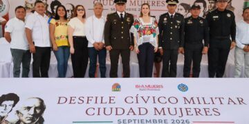 Vibrante fiesta patria; Atenea Gómez encabeza el tradicional desfile en Ciudad Mujeres