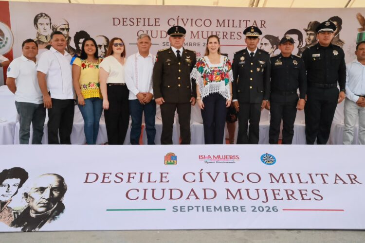 Vibrante fiesta patria; Atenea Gómez encabeza el tradicional desfile en Ciudad Mujeres