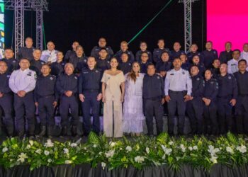 ¡Honor y gratitud!; despiden a policías y bomberos retirados