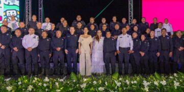 ¡Honor y gratitud!; despiden a policías y bomberos retirados