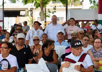 “Abrazando corazones”; impulsa Blanca Merari feria integral para consentir a los abuelitos