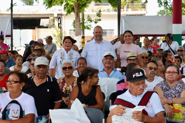 “Abrazando corazones”; impulsa Blanca Merari feria integral para consentir a los abuelitos
