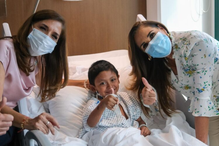 Acompañan Mara y Verónica Lezama a pacientes en Jornada de Cardiopatías “Unidos de Corazón”