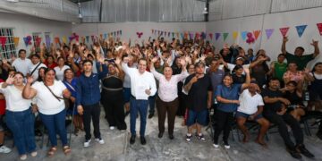 Arturo Castro se registra por la coordinación de Morena en Playa del Carmen
