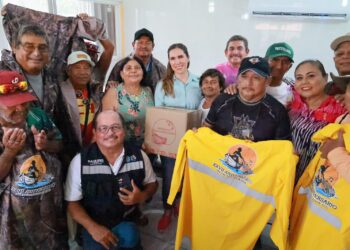 Atenea Gómez apoya a familias pescadoras durante temporada de lluvias