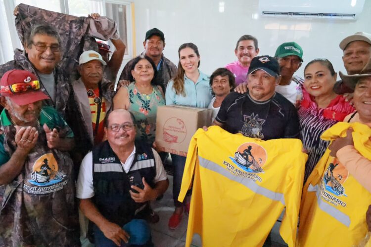 Atenea Gómez apoya a familias pescadoras durante temporada de lluvias