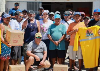 Atenea Gómez continúa apoyando a las familias pescadoras de Isla Mujeres