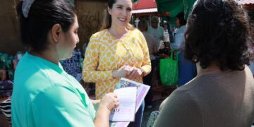 Atenea Gómez lleva el mensaje de la transformación al Mercado 23 de Cancún
