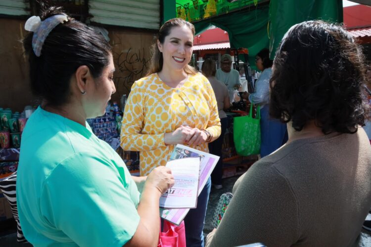 Atenea Gómez lleva el mensaje de la transformación al Mercado 23 de Cancún