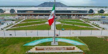 Cancela American Airlines vuelo Los Ángeles-Tulum y reduce capacidad desde Dallas
