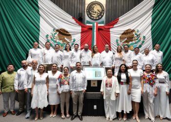 Celebran en el Congreso del Pueblo el 52 Aniversario de Quintana Roo