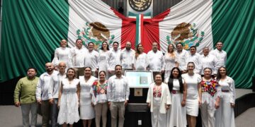 Celebran en el Congreso del Pueblo el 52 Aniversario de Quintana Roo