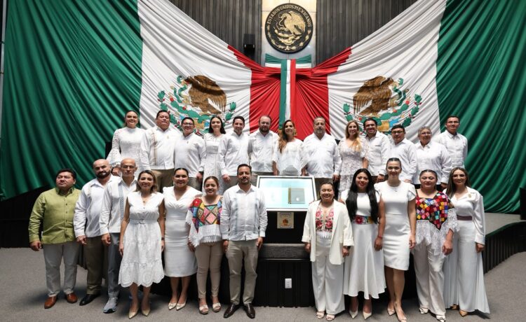Celebran en el Congreso del Pueblo el 52 Aniversario de Quintana Roo