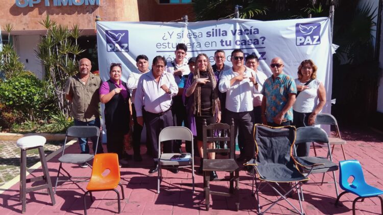 Coloca PAZ sillas vacías en Cancún en remembranza de desaparecidos
