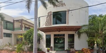Descubre Policía estatal red de estafadores en hotel Casa Kaoba en Playa del Carmen; logran huir