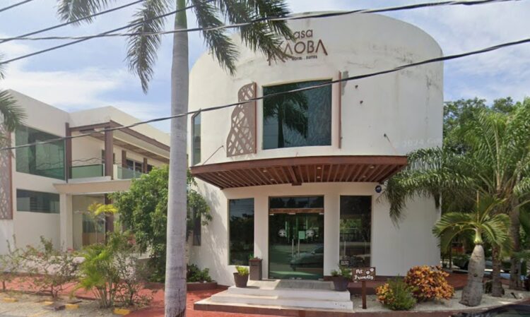 Descubre Policía estatal red de estafadores en hotel Casa Kaoba en Playa del Carmen; logran huir