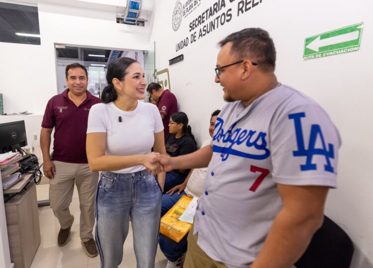Estefanía Mercado acerca servicios del SAT a la ciudadanía playense