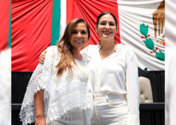 Estefanía Mercado acompaña a Mara Lezama en el 52 aniversario de Quintana Roo