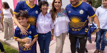 Estefanía Mercado acompaña entrega de 288 viviendas y centro comunitario en Puerto Aventuras