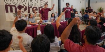 Fortalece Gino Segura a la militancia de Morena en Chetumal