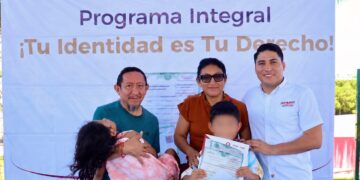 Gobierno acerca trámites gratuitos del Registro Civil a las familias de Isla Mujeres