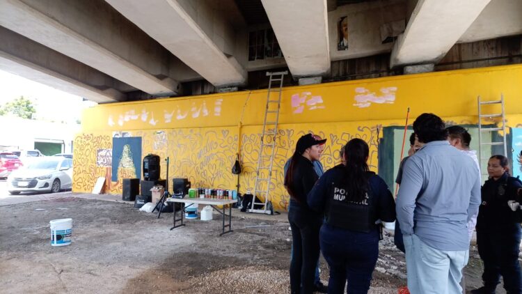 Grafiteros desaparecen ‘Muro de Políticos Corruptos’ en Cancún