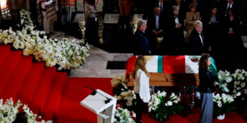 Inicia homenaje a Cuauhtémoc Cárdenas en Bellas Artes con aplausos y música de Michoacán