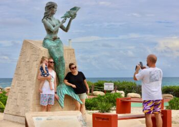 Isla Mujeres cautiva a turistas con sus playas y bellezas naturales