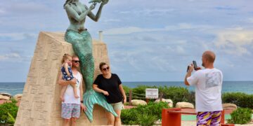 Isla Mujeres cautiva a turistas con sus playas y bellezas naturales