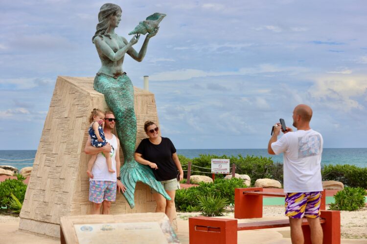 Isla Mujeres cautiva a turistas con sus playas y bellezas naturales