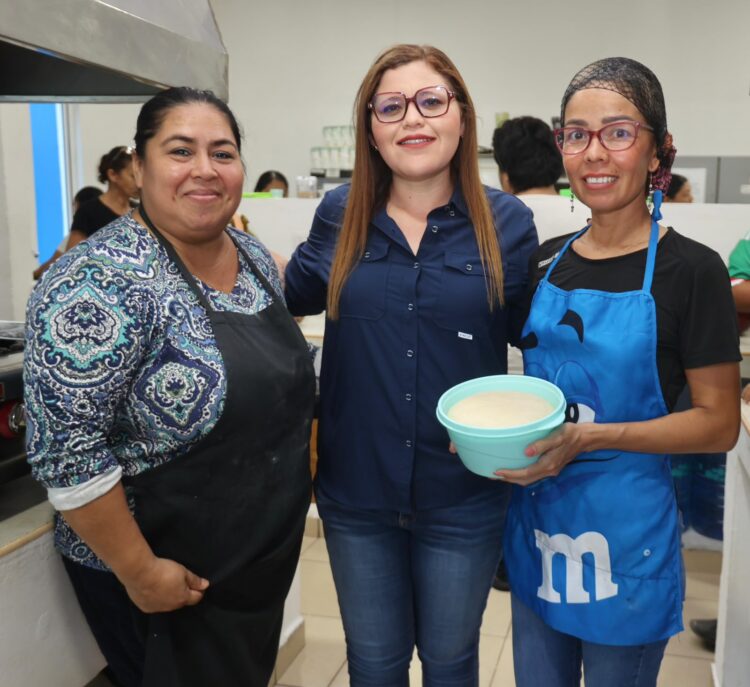 Isla del Mar Magaña reconoce esfuerzo de mujeres y hombres que se capacitan en talleres municipales