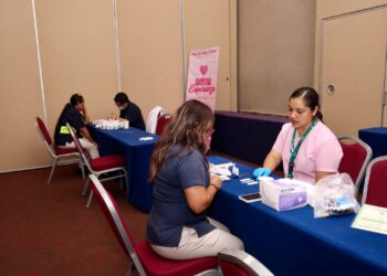 Lleva Blanca Merari atención médica a trabajadoras del turismo de Puerto Morelos