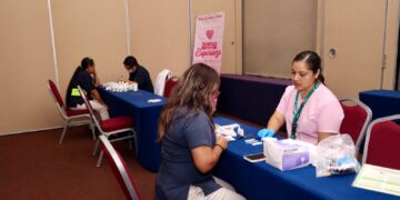 Lleva Blanca Merari atención médica a trabajadoras del turismo de Puerto Morelos