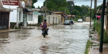 ¡Intransitables!; lluvias evidencian la gran falta de obras viales en Kantunilkin actualmente