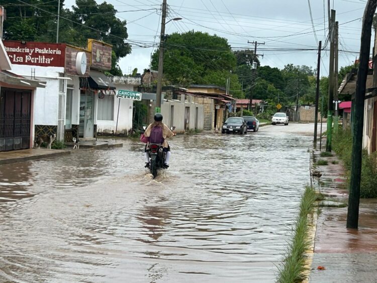 ¡Intransitables!; lluvias evidencian la gran falta de obras viales en Kantunilkin actualmente