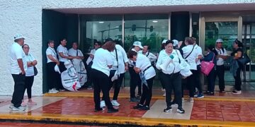 “No te vayas a enfermar, no tenemos material”: Protestan sindicalizados del IMSS en Cancún
