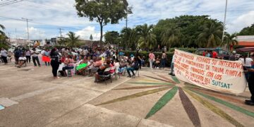 ¡No al recorte salarial!; protestan trabajadores municipales en Tulum por descuentos ilegales